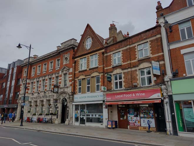 Fig. 165: There is less cohesiveness, but individual buildings can be richly decorated